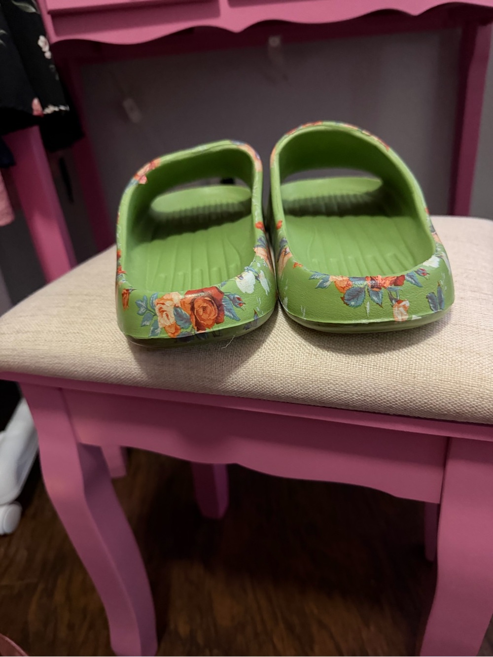 Lime Green Slide Sandals - Size 9W - Picture 4 of 4
